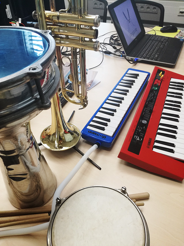 Musikinstrumente im Workshop &quot;Entickle Dein eigenes elektronisches Musikinstrument&quot;.