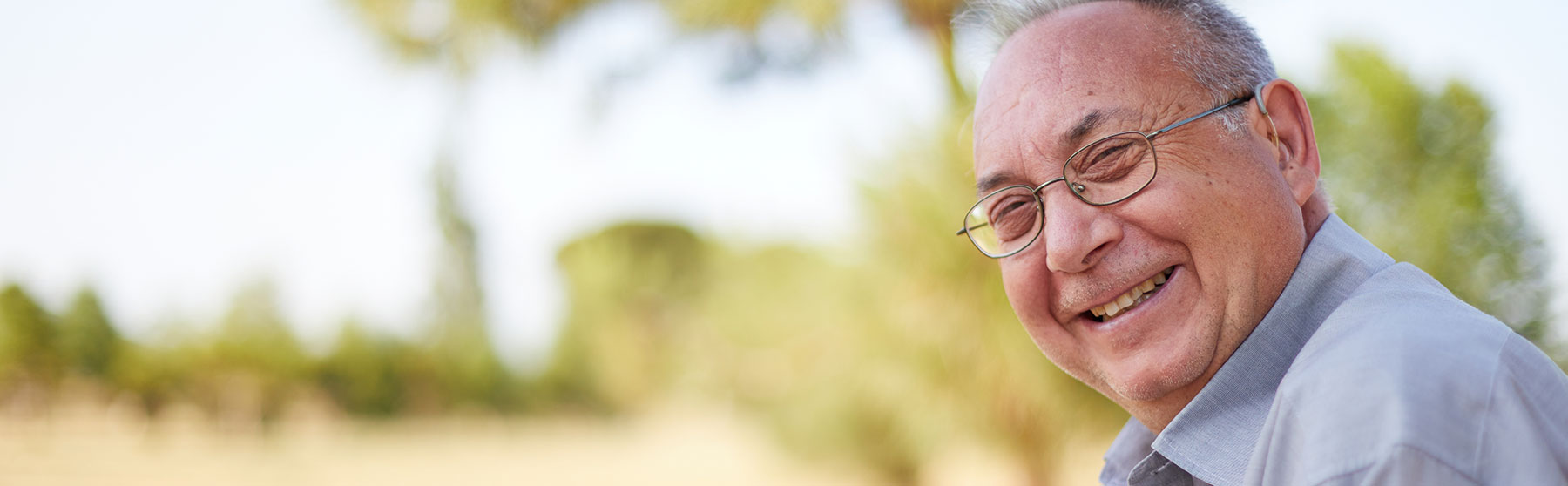 Das Ziel des Projekts »AIHEARS« liegt in der Erforschung, Entwicklung und Evaluation eines KI-basierten Hörsystems, das individuelle Klangbedürfnisse und -präferenzen berücksichtigt und automatisch in alltäglichen Hörsituationen anwendet. 